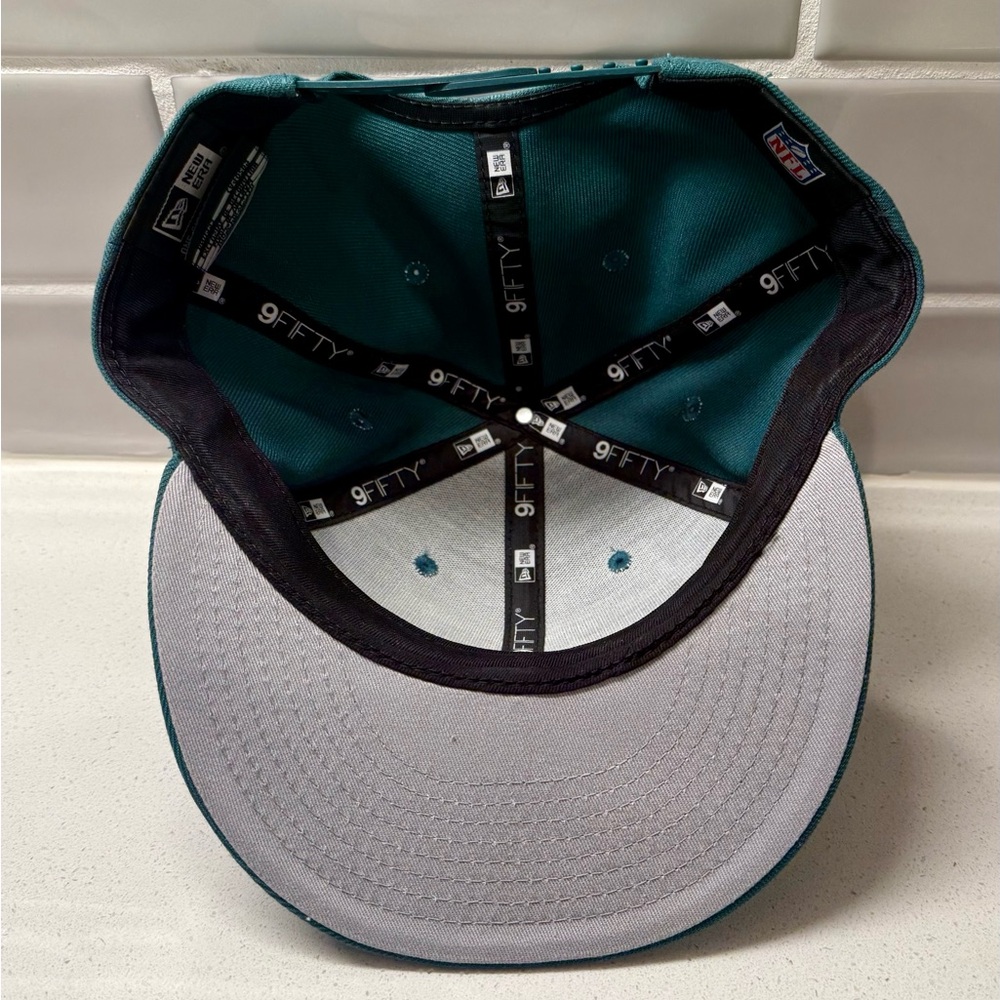 Philadelphia Eagles baseball hat. New Era SnapBack. Never worn! - Picture 4 of 4